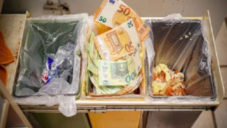 Дядо изхвърли 20 000 евро на боклука
