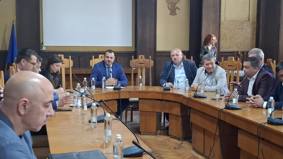 Областният управител събра кметовете и народните представители на работна среща | StandartNews.com