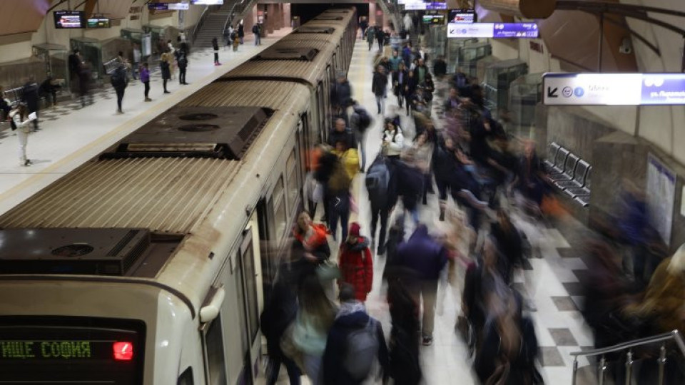 Ад в метрото, такситата не смогват, софиянци ръмжат | StandartNews.com