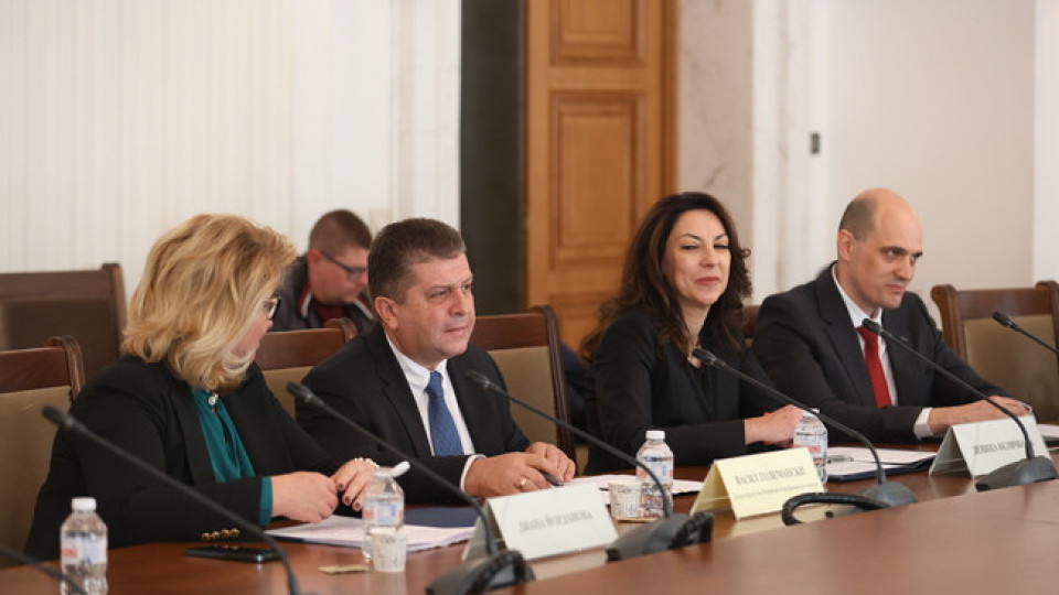 Рокади на върха в Комисията по финансов надзор | StandartNews.com