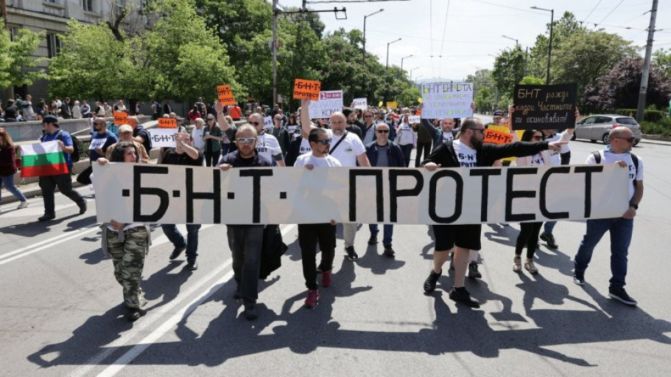 Нов скандал! Нападнаха здраво журналистите за стачката | StandartNews.com