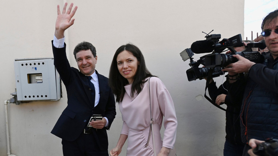 Вижте Мирабела Градинару, новата първа дама на Румъния | StandartNews.com