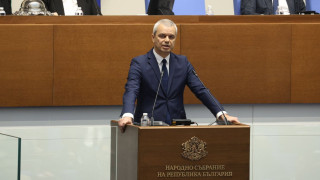 Костадинов поиска спешни мерки към Скопие, плаши с евроинституции
