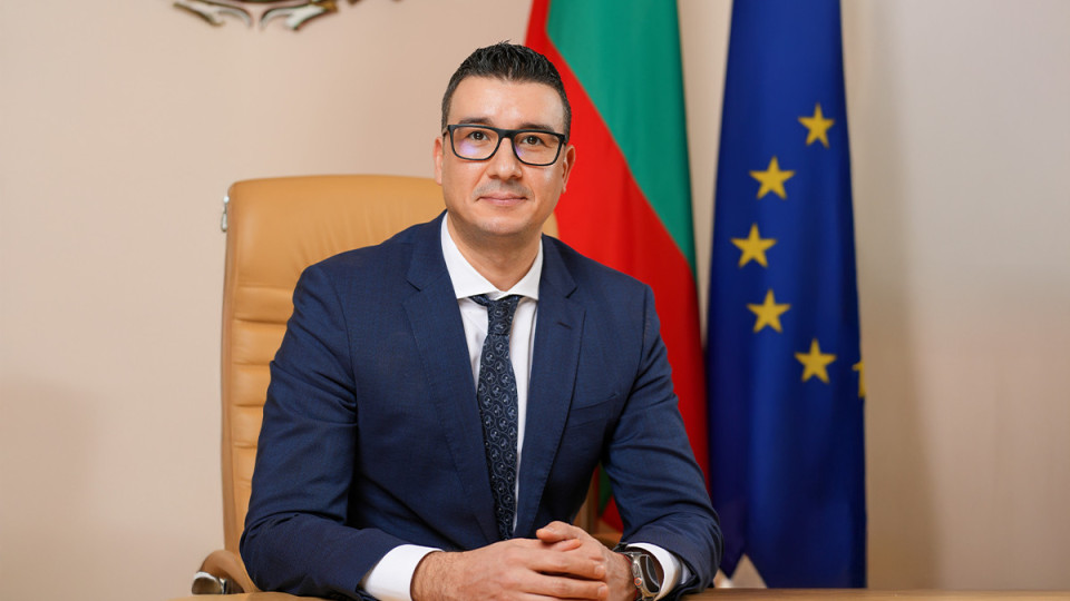 Икономическият министър с три извънредни новини за еврото | StandartNews.com