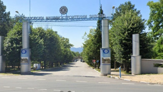 Знаков завод у нас набира хора за работа