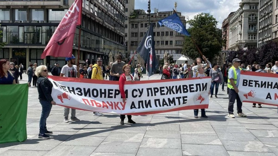 Нови мощни протести срещу Вучич! Пенсионери запяха песни в Белград | StandartNews.com