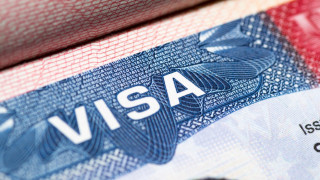 Нов удар от САЩ! Спират интервютата за студентски визи