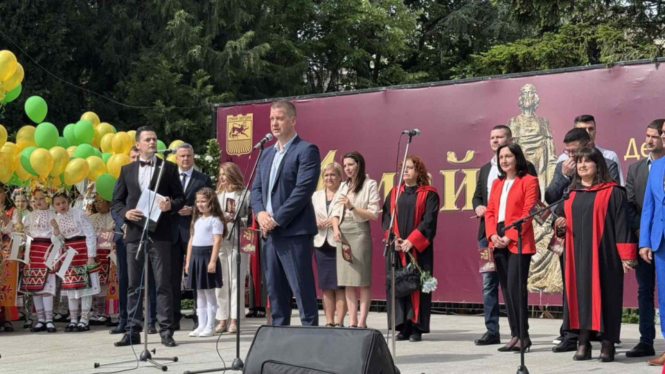 Кметът Живко Тодоров на 24 май: В Стара Загора и днес живеят истински съвременни будители – просветители и пазители на великото дело на светите братя Кирил и Методий | StandartNews.com