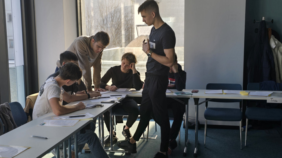 Центрове по медиация във варненски училища ще помагат за справяне с агресията | StandartNews.com