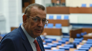 Чакъров се отказа от делото срещу Пеевски