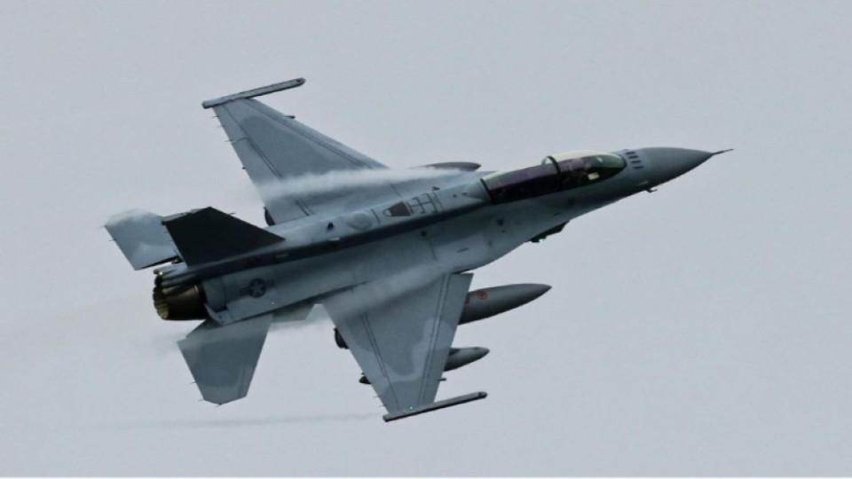 Българският F-16 полетя у нас! | StandartNews.com