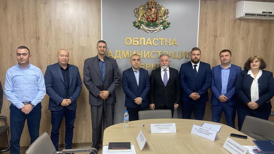 Ръководството на Електрохолд представи приоритетите за развитие на мрежата и обслужването на клиенти в област Перник | StandartNews.com