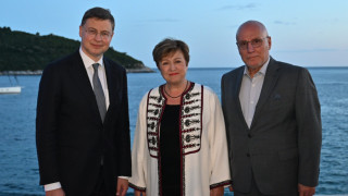 Шефът на БНБ проведе среща с Кристалина Георгиева и Валдис Домбровскис