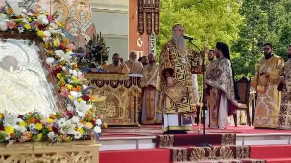 Духовно чудо в Пловдив. Най-величествената литургия /СНИМКИ/ | StandartNews.com
