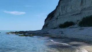 Странна гледка на наш плаж. Има проблем