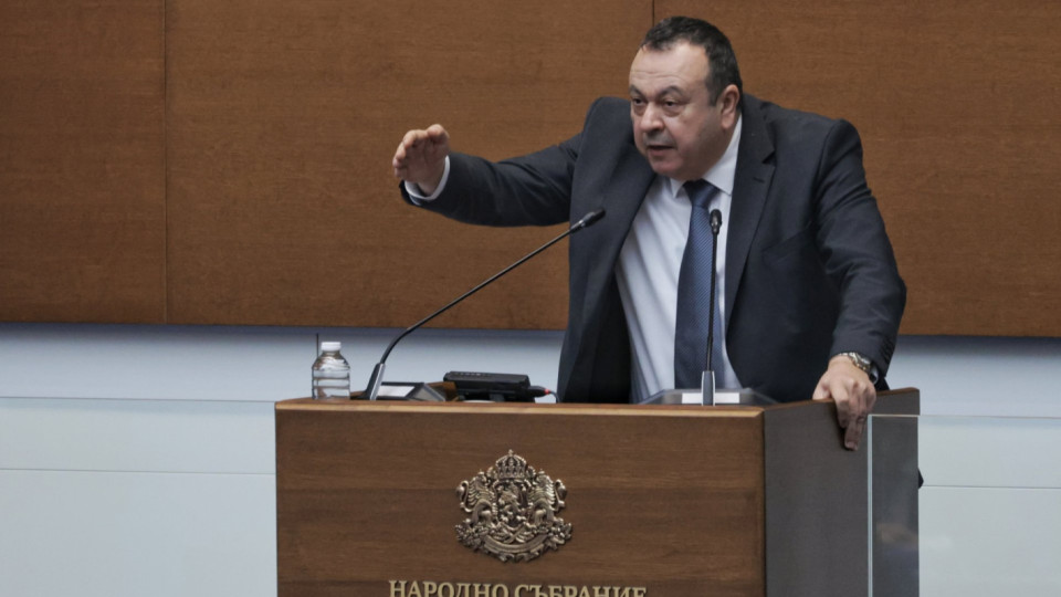Парламентът спаси имунитетите на "Възраждане" | StandartNews.com