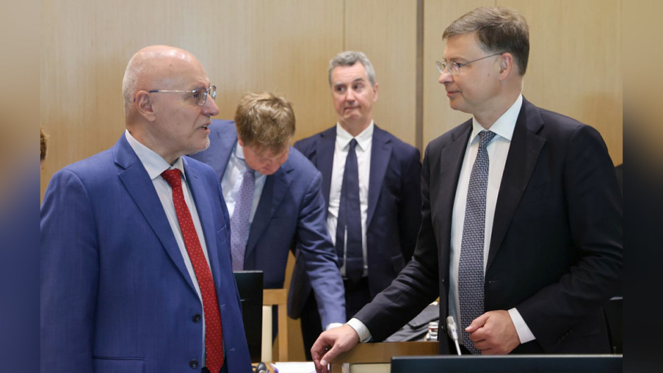 Управителят на БНБ се срещна с еврокомисаря Валдис Домбровскис | StandartNews.com