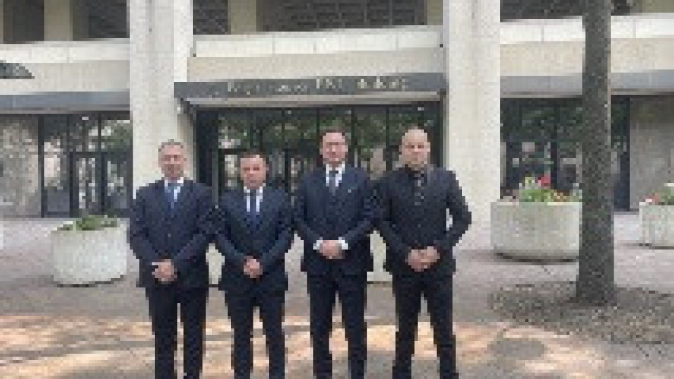 Министър Даниел Митов на среща в централата на ФБР. Четири теми | StandartNews.com