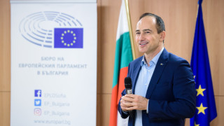 Скопие поряза и български евродепутат! Съд издаде скандално решение