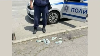 Столичани се видяха в чудо! Пари се търкалят по земята