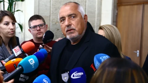 Борисов поряза дерибеите на Доган