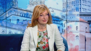 Еврокомисар Захариева: Трябва да увеличим военните си способности