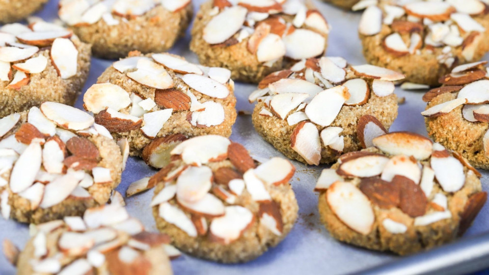 Вижте как да си направите у дома най-вкусните бадемови бисквити | StandartNews.com