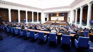 Тежък ден в парламента. Гледат 18 проекта за промени в НК