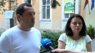 Нова детска жестокост! Ученик рита по-малък от него за една цигара