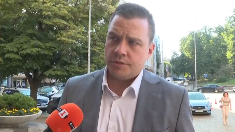 Човек на Слави стовари железен чук! Ето кой погреба Промяната | StandartNews.com