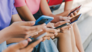 Смартфонът ви шпионира дори в спящ режим! Вижте как