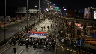 Напрежение в Сърбия. Хиляди препълниха улиците