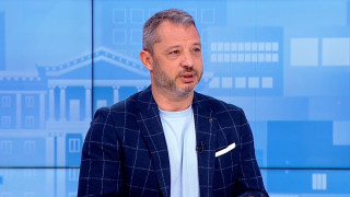 Добрев зажали за Кирил Петков