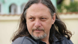 Алгафари побесня. Разпердушини трима герои