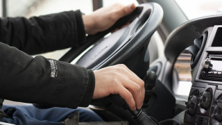 Децата на богатите се сбогуват с любим подарък. Изненадата