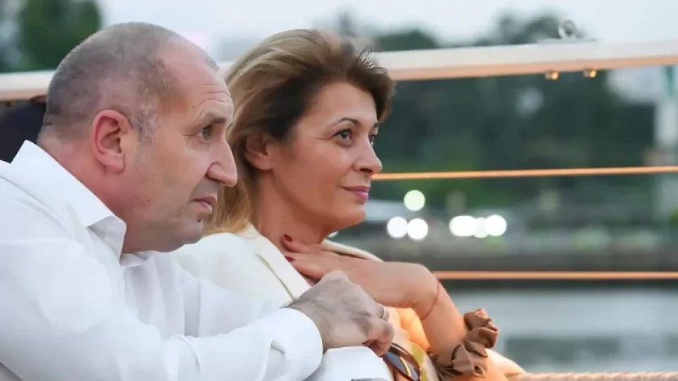 Изловиха ги! Радев и Деси в суперлуксозен хотел (СНИМКИ) | StandartNews.com