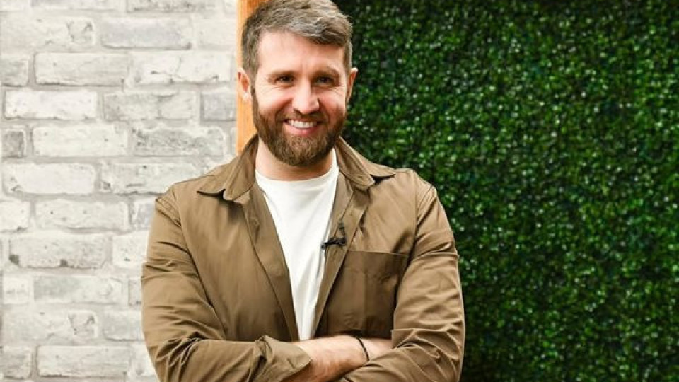 Любим актьор повдигна завесата. Невероятната красавица | StandartNews.com