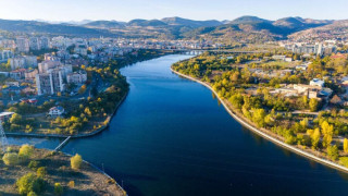 Страшна аномалия в наш град. Хората се хванаха за главите