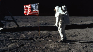 56 години от кацането на Луната. Какво казват конспиративните теории?
