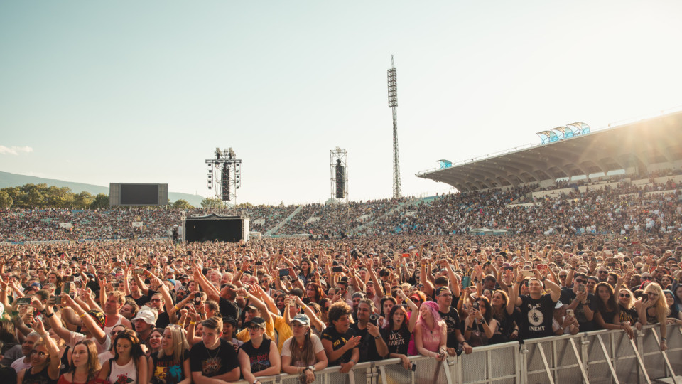 Над 40 000 души на концерта на Guns N’ Roses у нас | StandartNews.com