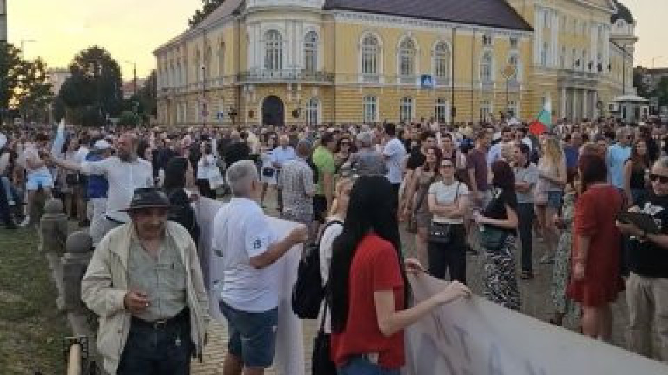 Протестърите вдигнаха юмруче и блокираха столицата | StandartNews.com