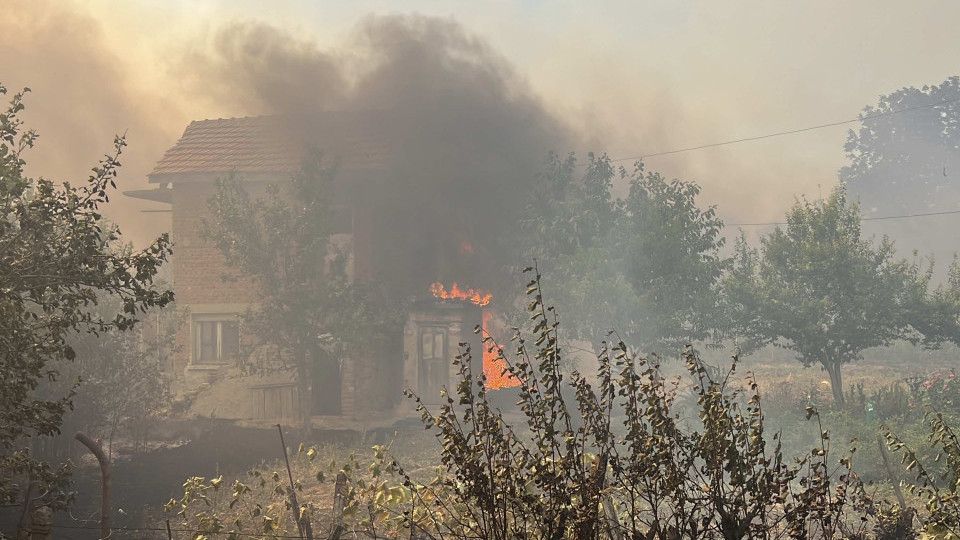 Ад под небето в Ямболско. Бакаджик е в пламъци, цяло село изгоря /СНИМКИ/ | StandartNews.com