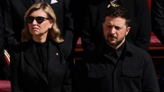 Стана ясно защо Зеленски захвърли военната униформа