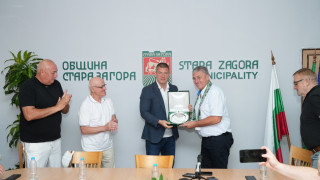 Кметът Живко Тодоров отличи футболна легенда