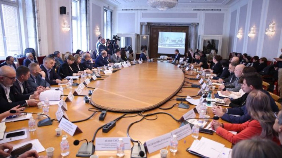 "Промяната" се циментира! Лъснаха машинациите й за КПК | StandartNews.com