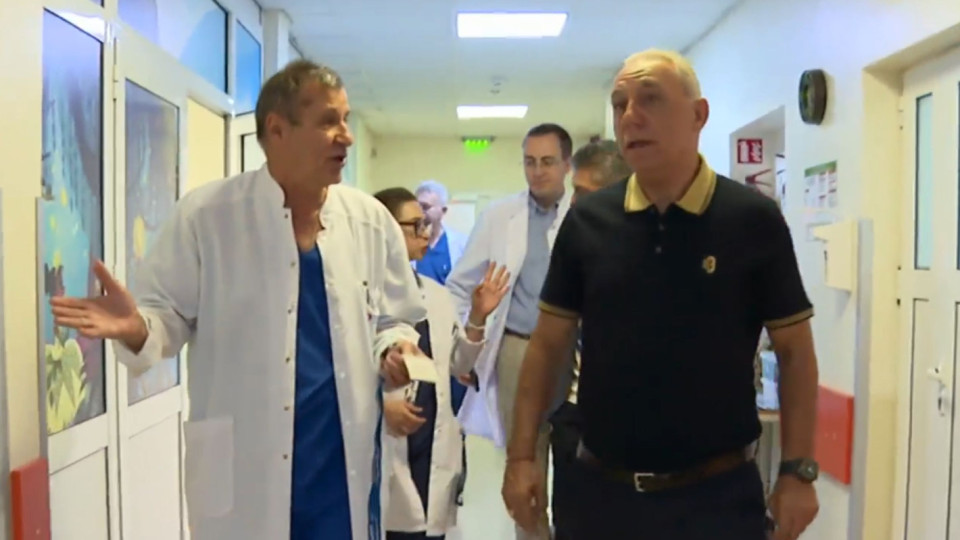 Стоичков и Балъков зарадваха деца в кардиологична болница | StandartNews.com