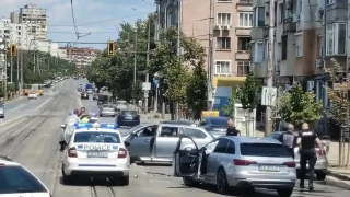 Брутално меле в центъра на София. Затруднено е движението
