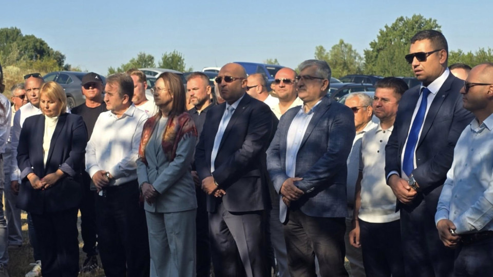 Почетоха паметта на Нури Адалъ | StandartNews.com