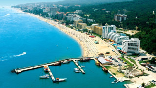 Черно море завря: Какво означават рекордните 31 °C?