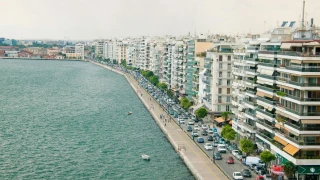 Удрят с допълнителен данък голяма част от имотите в Гърция